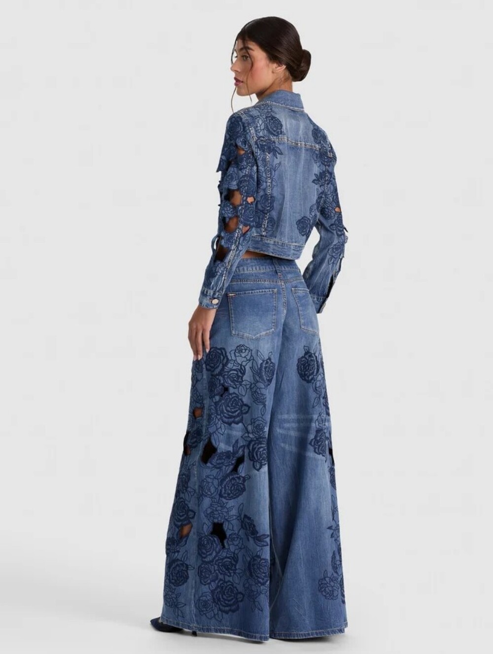 Alice + Olivia SIDNEY LASER-CUT JEAN - Picture 3 of 16